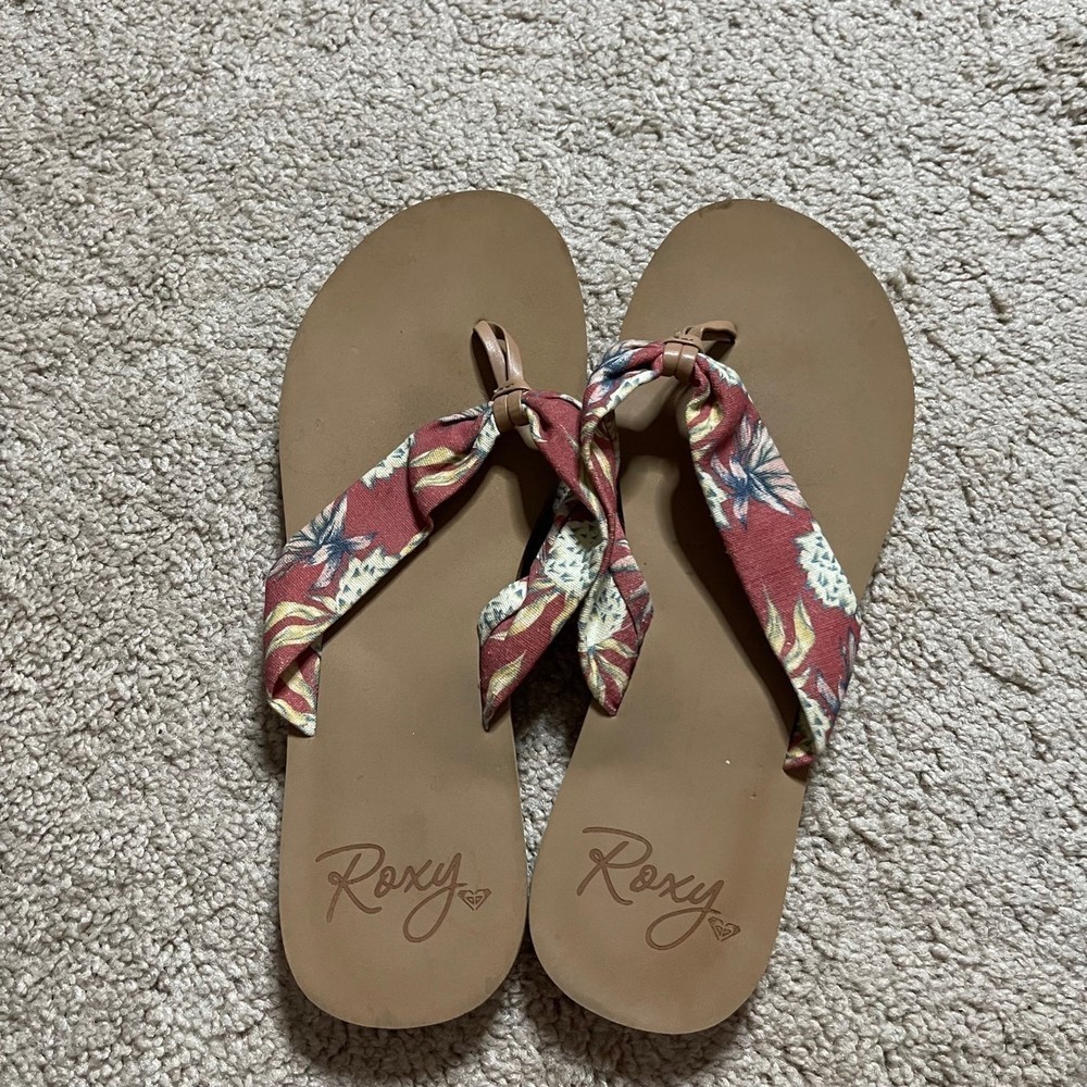 Women’s Roxy slippers size 8